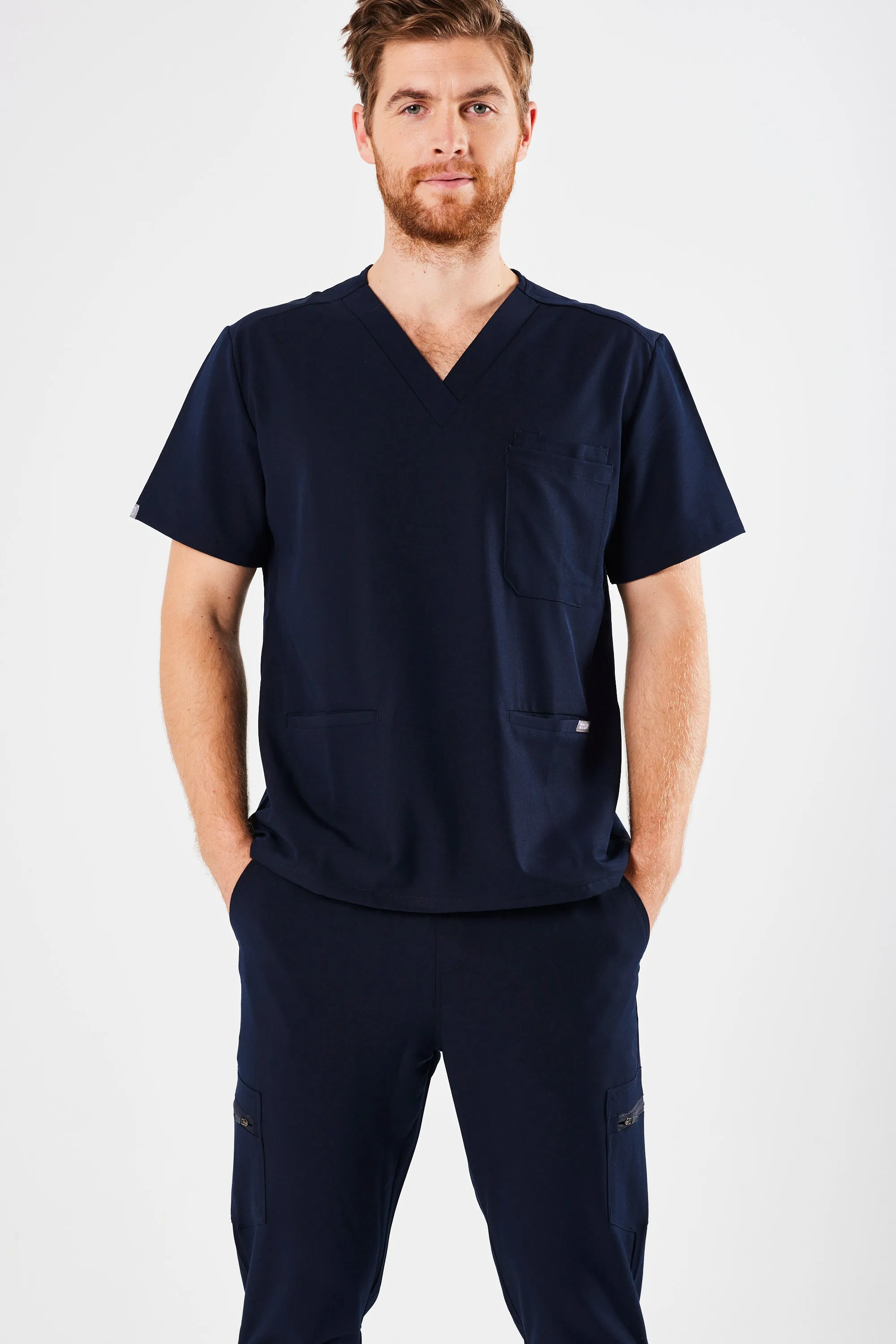 CLASSIC THREE-POCKET MEN'S SCRUB TOP (NAVY)
